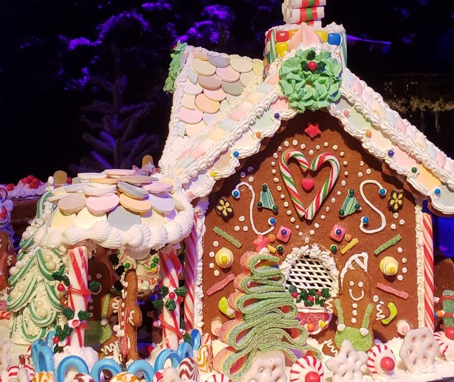 Gingerbread House Building Class